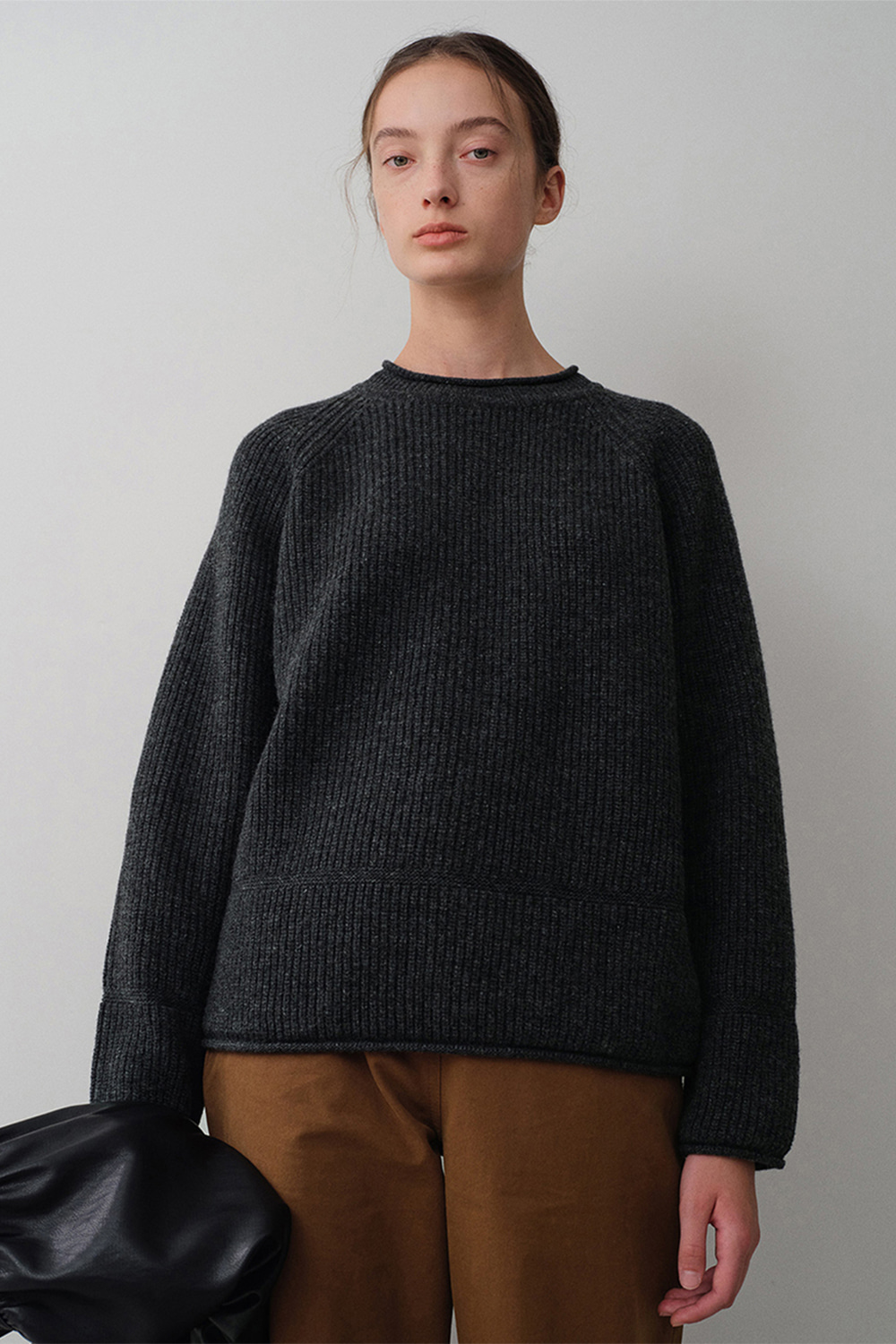 Wool rolling pullover (deep charcoal)