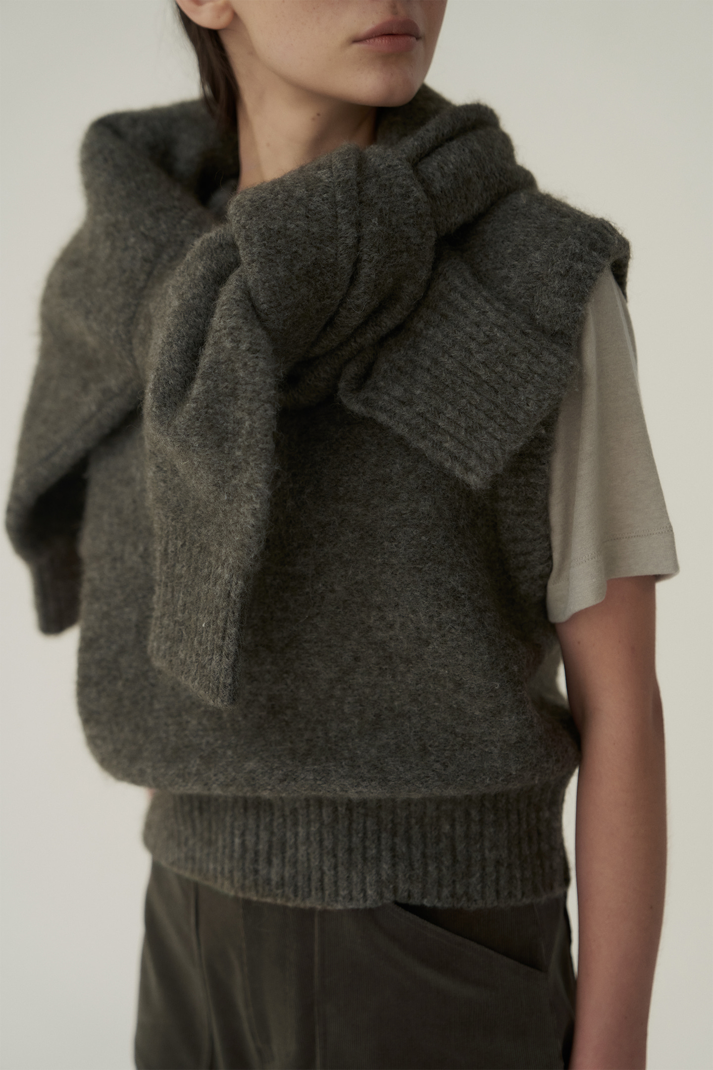 Mohair knit vest (cement khaki)